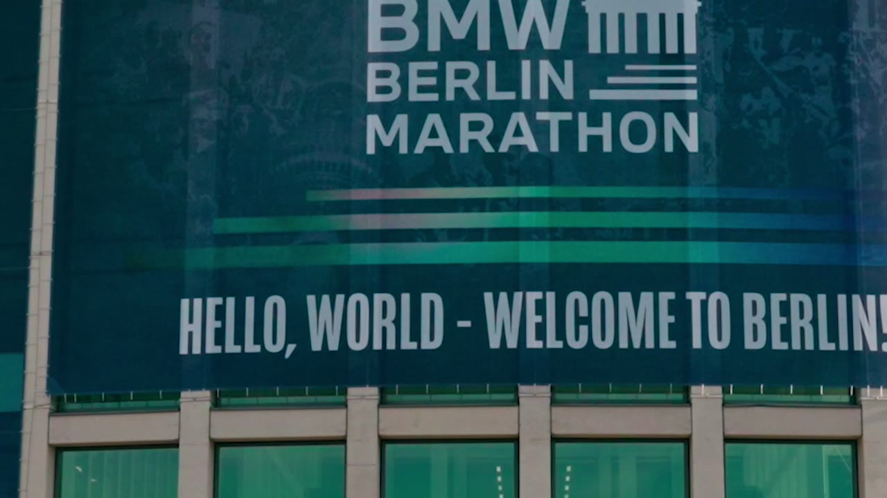 Berlin Marathon 2025: We Handed Our Gel to Strangers